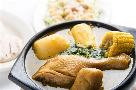  Sancocho de Gallina: Une Symphonie Gourmande de Saveurs Tropicales et d'Émotions Reconfortantes!