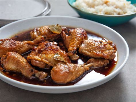 Cazón en Adobo: Une symphonie de saveurs épicées et une texture fondant-en-bouche!