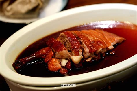  La Délicieuse Soupe aux Canards à Nanjing: Un bouillon riche et parfumé révélant des saveurs réconfortantes d'hiver!