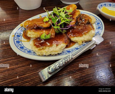  GuoBaoRou: A Symphony of Succulent Pork Belly and Tangy Vinegar?