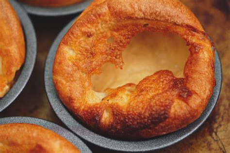  Le Yorkshire Pudding : Un Plat Britannique Fondant à l'Extérieur Croustillant et Savoureux à l'Intérieur !